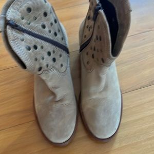 Kuala (Argentina brand) booties